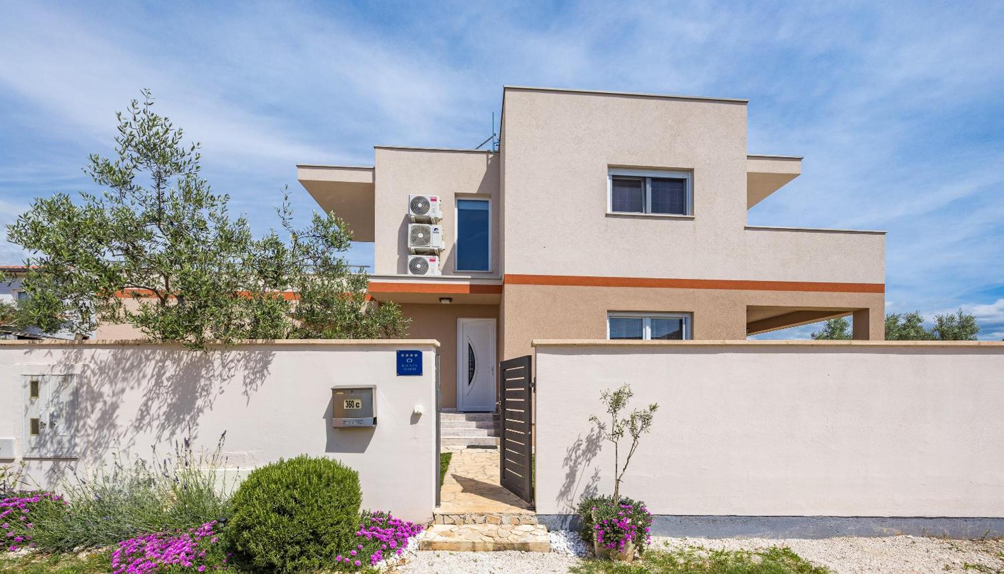 Villa Sunny Olive เปโรย ภายนอก รูปภาพ